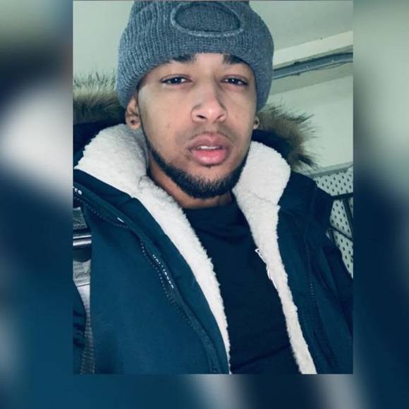 Profile Picture of Luis Guzman (@luisconfesro) on Poshmark