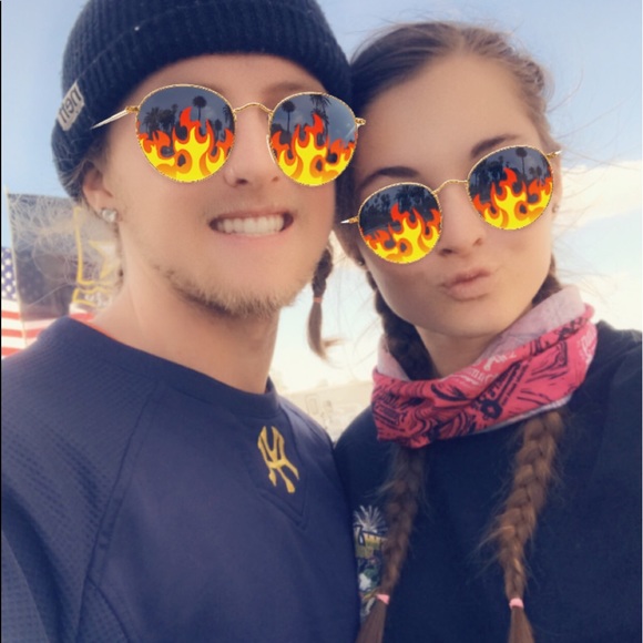 Profile Picture of Tarynn Aulgur (@tarynnaulgur) on Poshmark