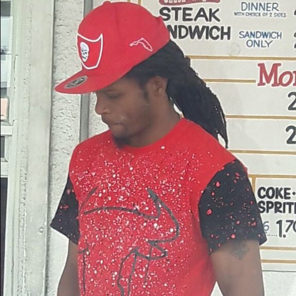 Profile Picture of Derrick Cannon (@derrickcannon) on Poshmark