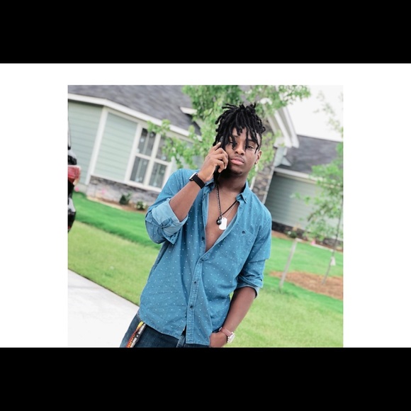 Profile Picture of Carltez Briggs (@carltezb) on Poshmark