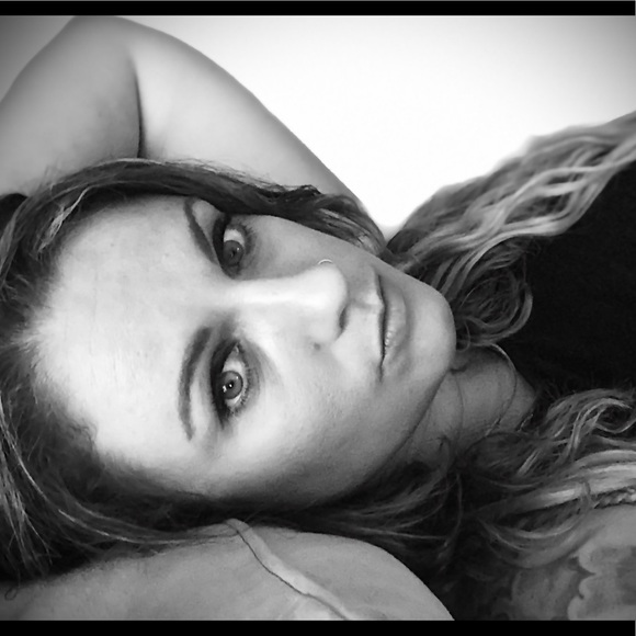 Profile Picture of Cerina Boehrer (@grneyez84) on Poshmark
