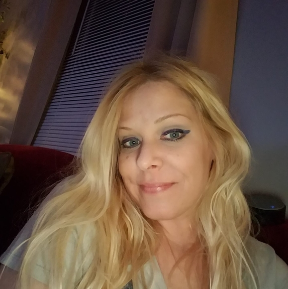 Profile Picture of Candice Yurasek (@candice570) on Poshmark