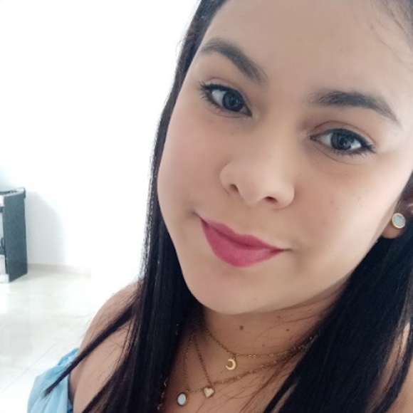 Profile Picture of Stephanie Sanchez restrepo (@stephanie011026) on Poshmark