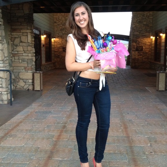 Profile Picture of Ashley Braatz (@ashbraatz) on Poshmark