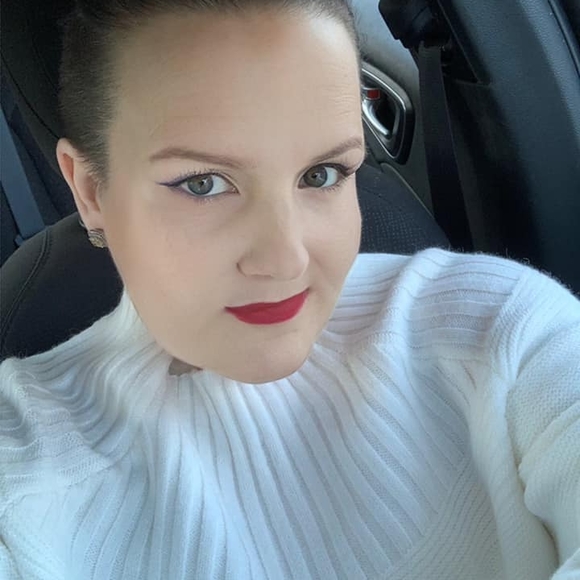 Profile Picture of Jodi Lee (@jodilee55) on Poshmark