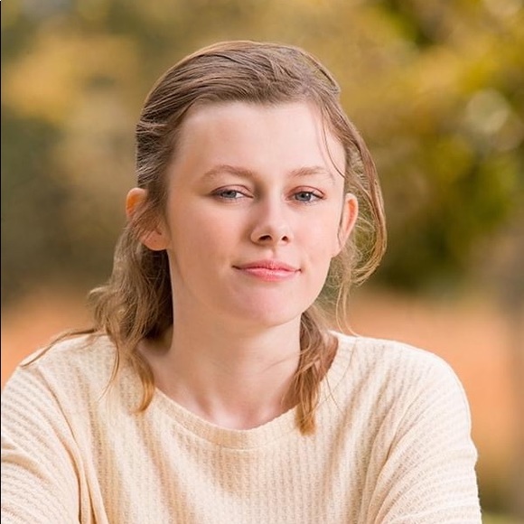 Profile Picture of Chloe Mearida (@chloe_mearida) on Poshmark