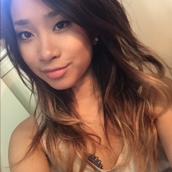 Profile Picture of Aimee Nguyen (@aimee013) on Poshmark