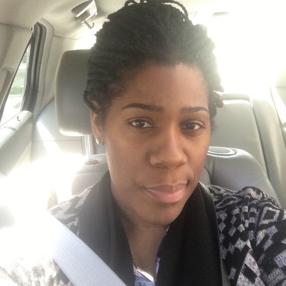 Profile Picture of Sonia Thomas (@sonyt) on Poshmark