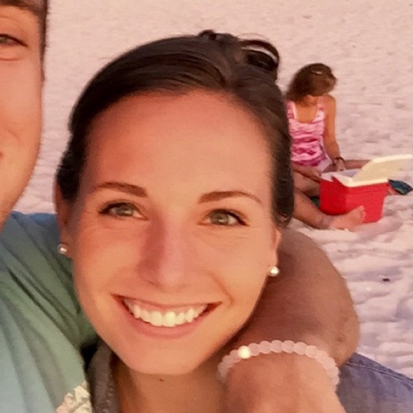 Profile Picture of Courtney Van gemert (@cjvangemert7) on Poshmark