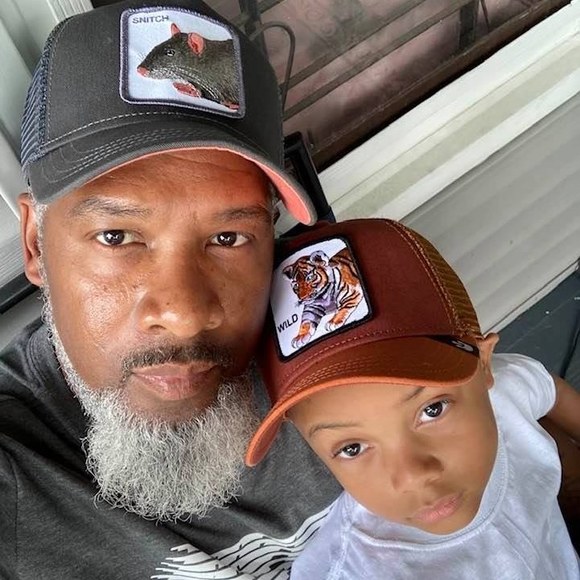 Profile Picture of Carlos Moore (@carlosmoore1972) on Poshmark