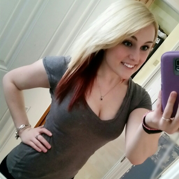 Profile Picture of Lily Schneider (@lilemae) on Poshmark