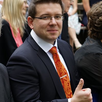 Profile Picture of Nick Hertz (@PauseToListen) on Twitter