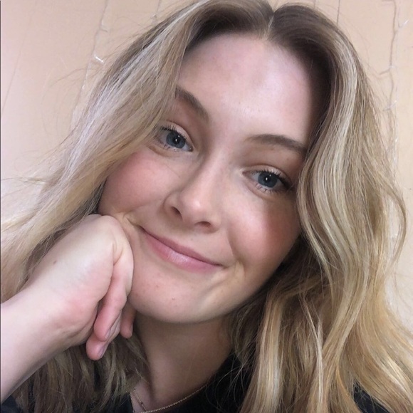 Profile Picture of Jane Arnoldt (@janearnoldt) on Poshmark