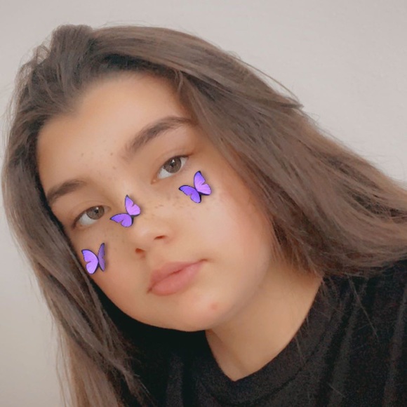 Profile Picture of Olivia Paulichi (@oliviapaulichi_) on Poshmark