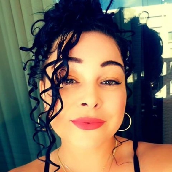 Profile Picture of Felicia Adelfio (@feliciaadelfio) on Poshmark