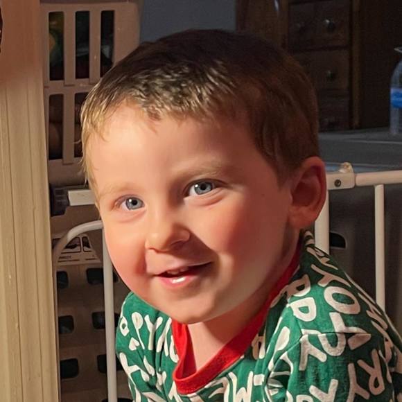 Profile Picture of Lisa Barrett (@lsb1065) on Poshmark