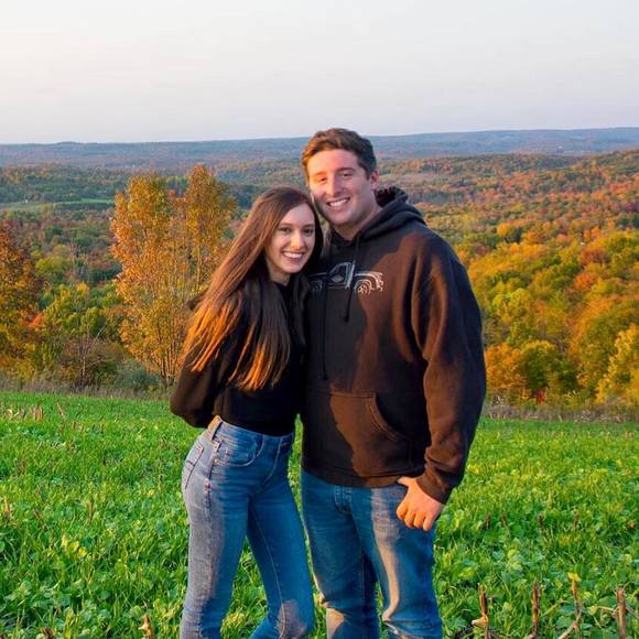 Profile Picture of Alexis Vandervort (@lexielou98) on Poshmark