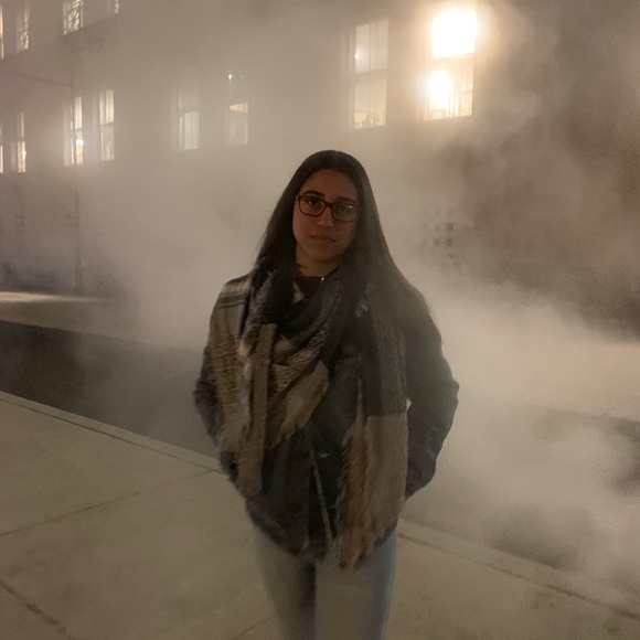 Profile Picture of Amanda Rodriguez (@amandanr373) on Poshmark