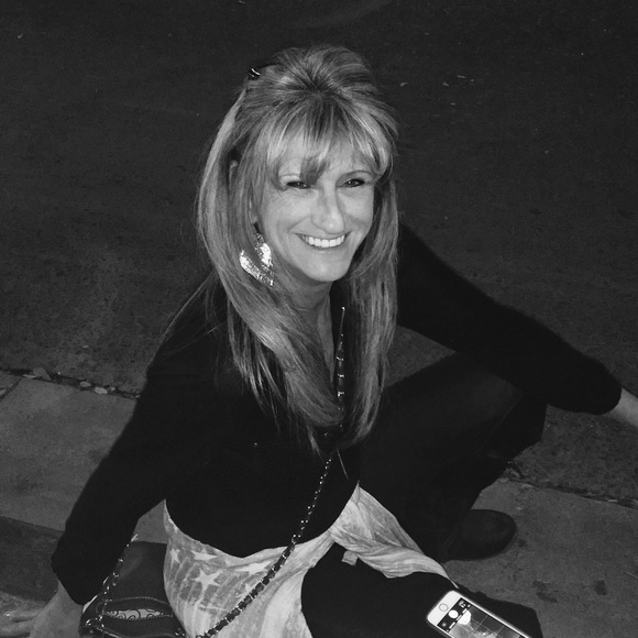 Profile Picture of Ladonna Brobst (@ladonnak6) on Poshmark