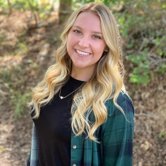 Profile Picture of Allison Brundage (@a_brundage28) on Poshmark