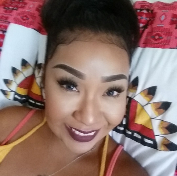 Profile Picture of Genae Vicente (@gvicente_17) on Poshmark