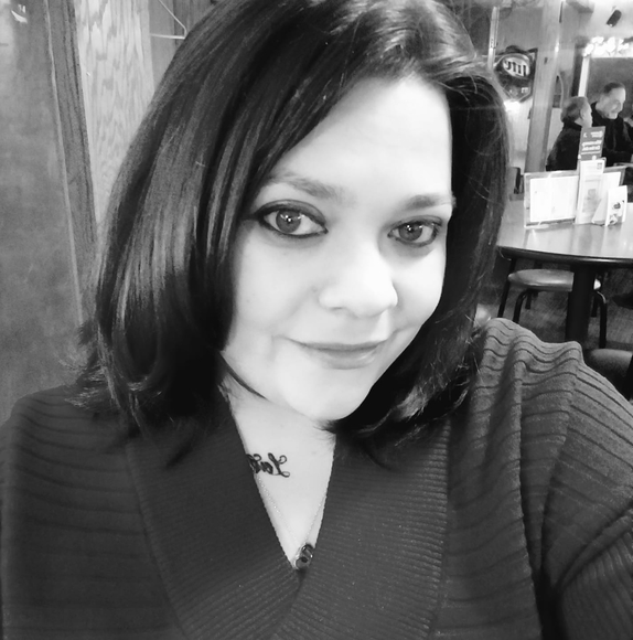 Profile Picture of Holly Dimperio (@holldim7689) on Poshmark