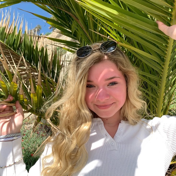 Profile Picture of Corrine Kuznik (@crinnk23) on Poshmark