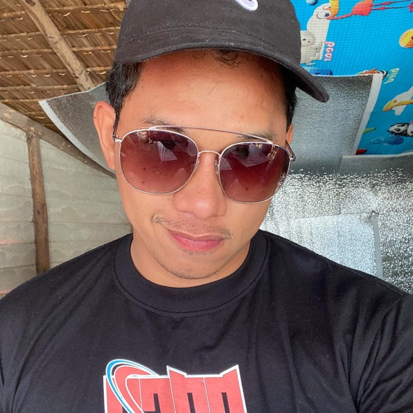 Profile Picture of Mark thomas Andallo (@mandallo) on Poshmark