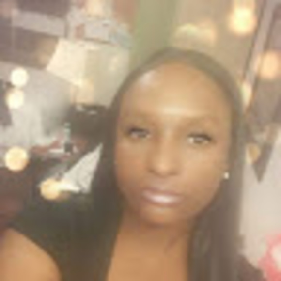 Profile Picture of Crystal Shoaf (@crystalshoaf18) on Poshmark