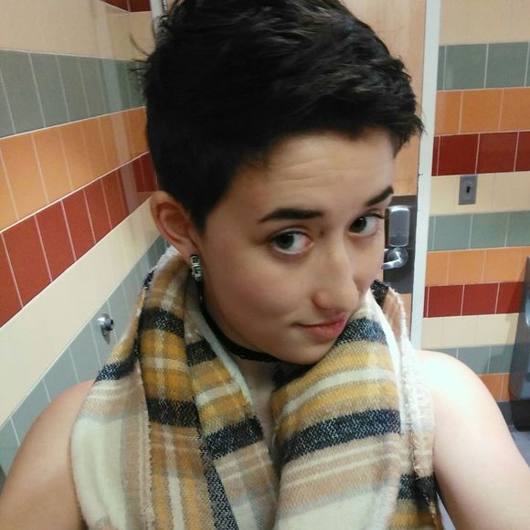 Profile Picture of Sarah Garlick (@achemical) on Poshmark