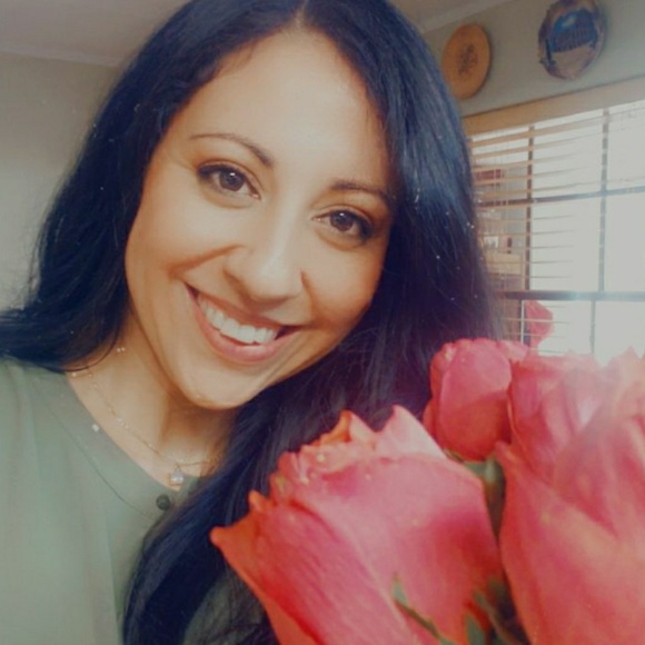 Profile Picture of Nelly Birlean (@nelly78577) on Poshmark