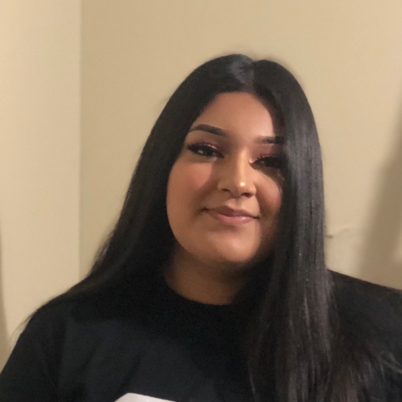 Profile Picture of Anahy Rebollar (@rebollar28) on Poshmark