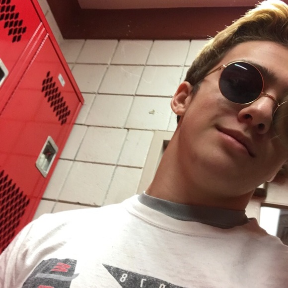 Profile Picture of John Morones (@johnmorones) on Poshmark