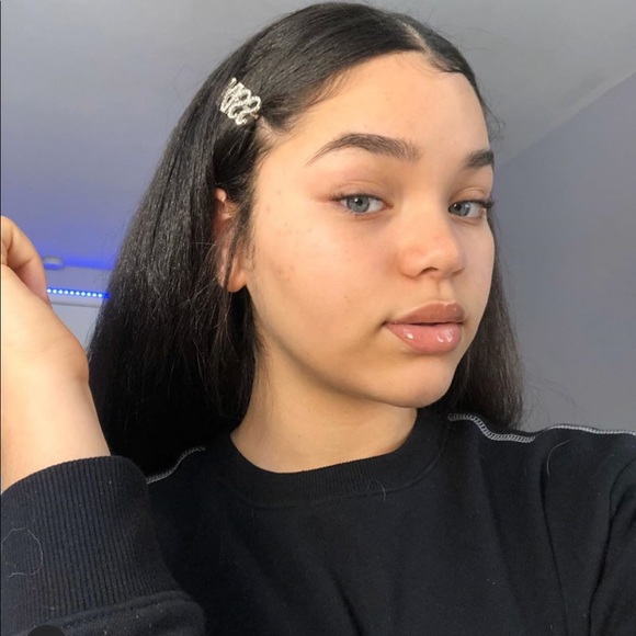 Profile Picture of Carol Mccoy (@carolmccoy144) on Poshmark