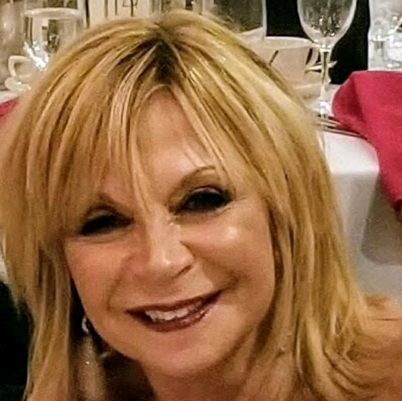 Profile Picture of Jane Wondrack (@janewondrack) on Poshmark