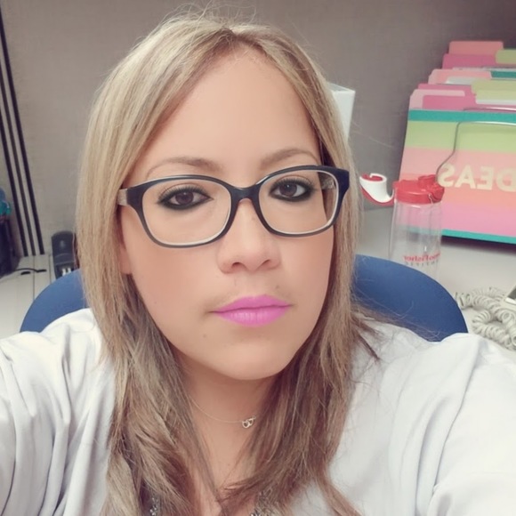 Profile Picture of Adrianne Saez (@adriannesaez) on Poshmark