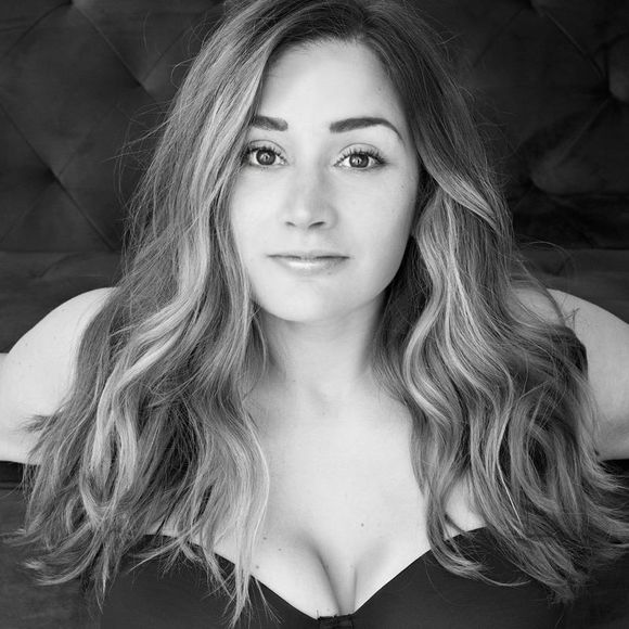 Profile Picture of Jessica Cardea (@jesscarde) on Poshmark