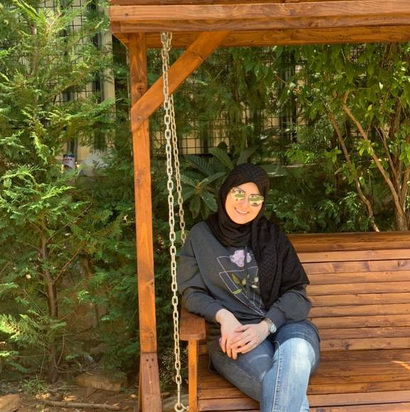 Profile Picture of Linda Karout (@lindakarout) on Poshmark