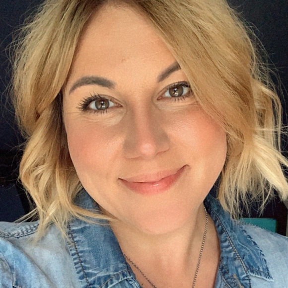 Profile Picture of Carin Drenikowski (@cdren31) on Poshmark