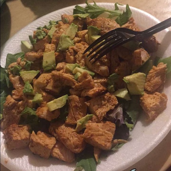 Profile Picture of Paola Mendiola (@paupau_22) on Poshmark