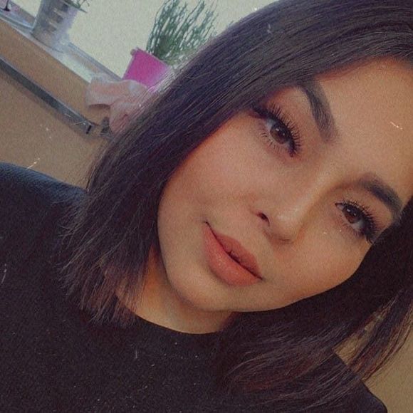Profile Picture of Mitzi Gonzalez (@mitzigonz94) on Poshmark