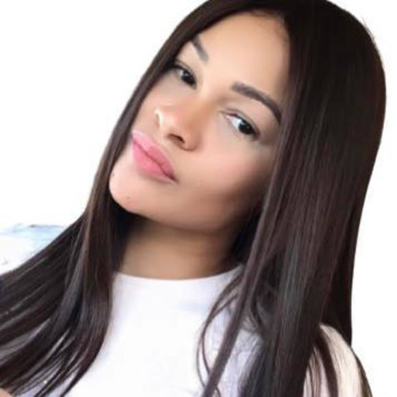 Profile Picture of Melissa Dhall (@mimidolls) on Poshmark