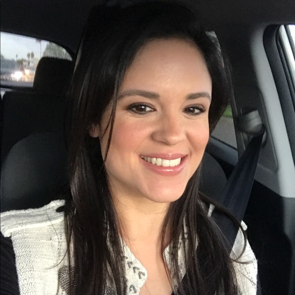 Profile Picture of Elena Barreda (@ebarreda) on Poshmark