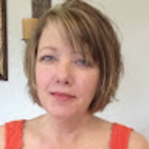 Profile Picture of Lisa Pritchard (@lelepritchard) on Poshmark