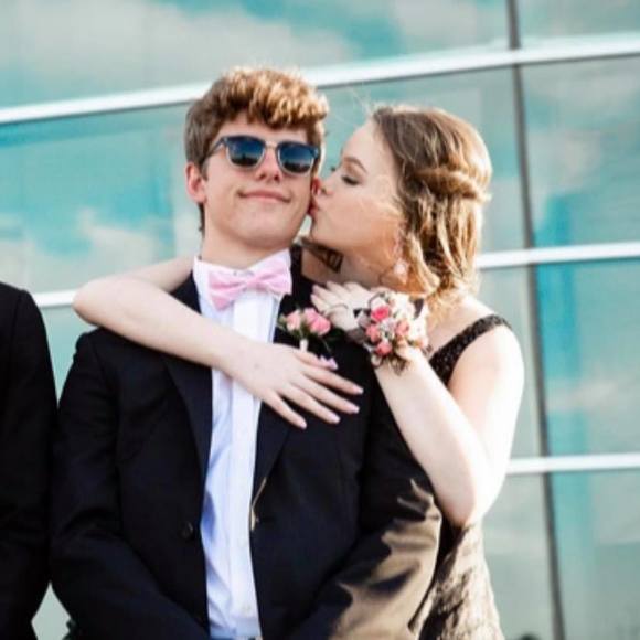 Profile Picture of Alison Nofsinger (@anofsinger) on Poshmark