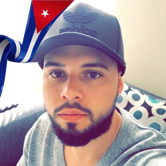 Profile Picture of Alejandro San juan arbolaez (@alejandrosan161) on Poshmark