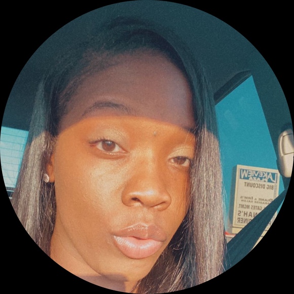 Profile Picture of Brandi Sturdivant (@bivy966) on Poshmark