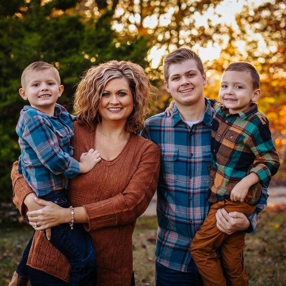 Profile Picture of Shelly Hatfield (@shellymiranda) on Poshmark