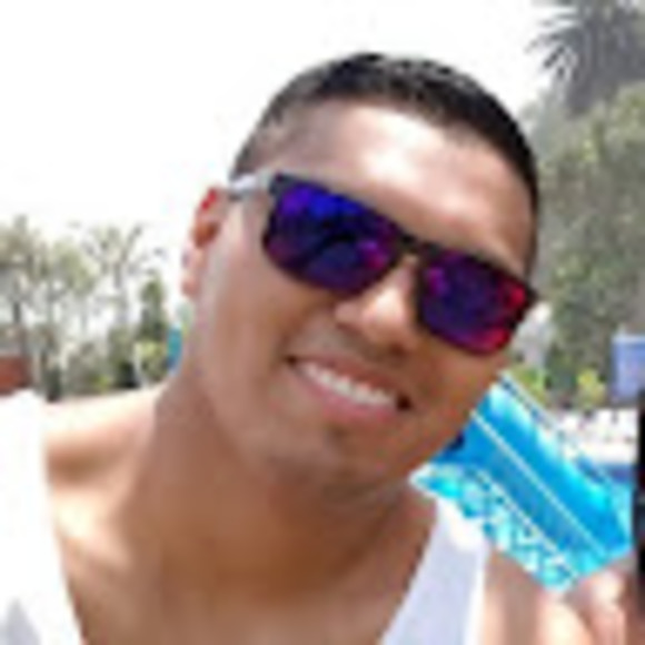 Profile Picture of Carlos scott Barrientos castañeda (@carlosscott72) on Poshmark