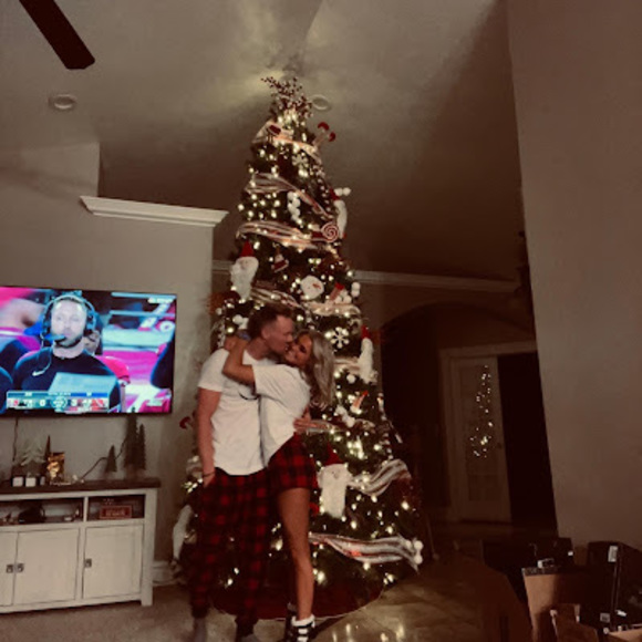 Profile Picture of Kinlie Hoggan (@kinliepaige) on Poshmark